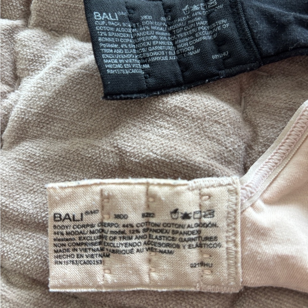 Bali (3- 38DD Bras - Black and Cream 44% cotton - worn a couple of times! - Picture 2 of 5